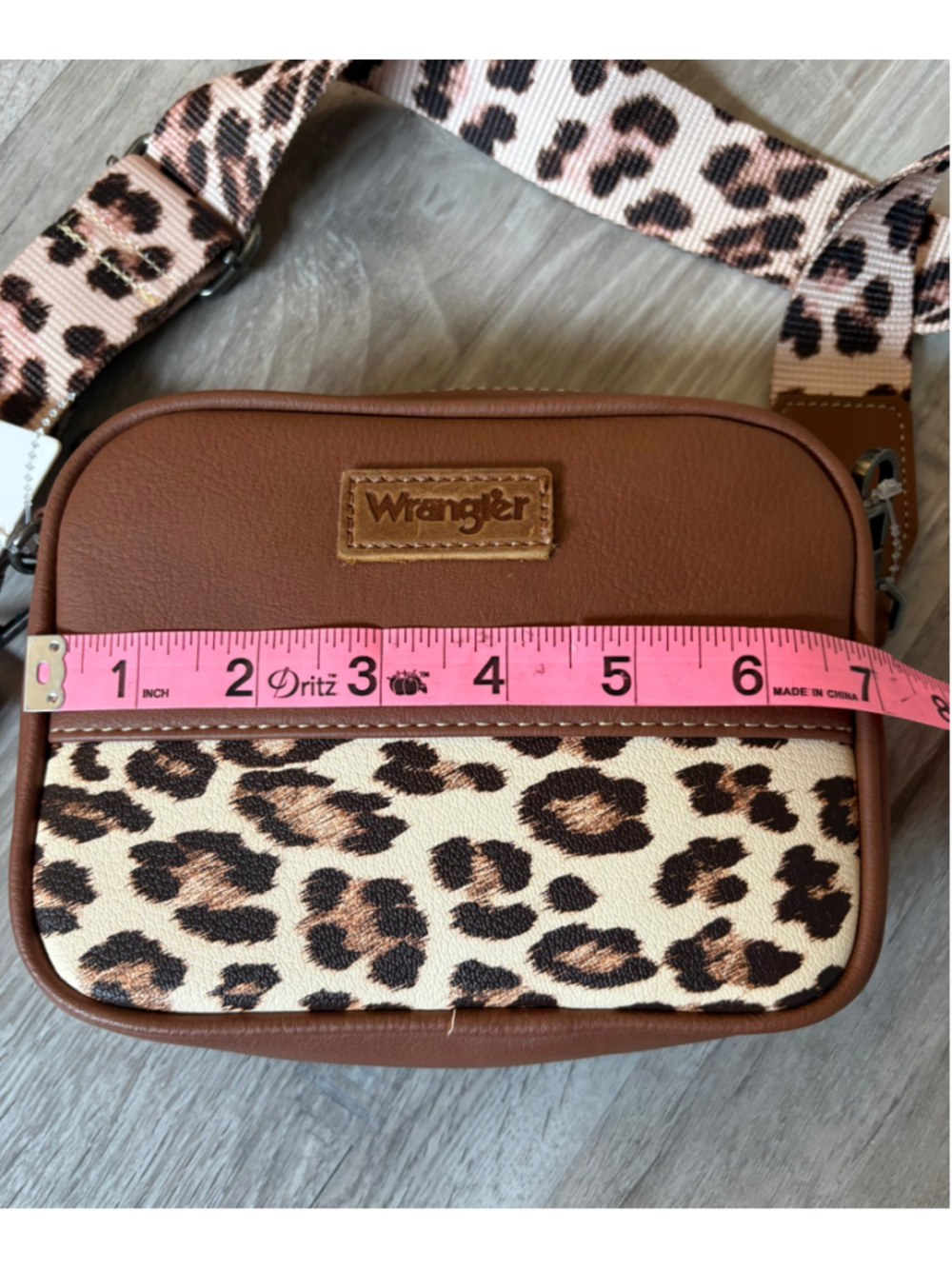 Wrangler NWT Leopard Crossbody Bag Guitar Strap Western Purse - Picture 7 of 8